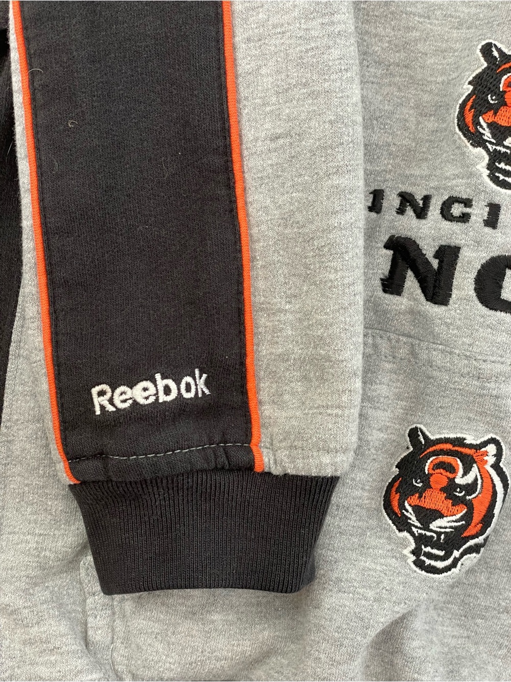 Reebok Cincinnati Bengals NFL Hoodie Gray Black Kids Size Small - Picture 5 of 8